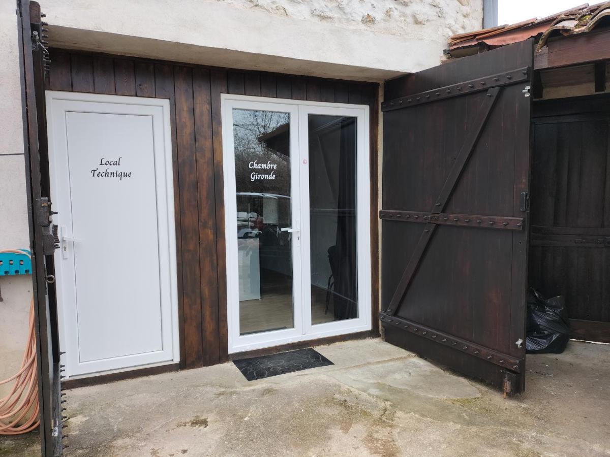 Chambre D'Hotes Naturiste Le Jardin Des Hirondelles Blanzaguet-Saint-Cybard Екстериор снимка