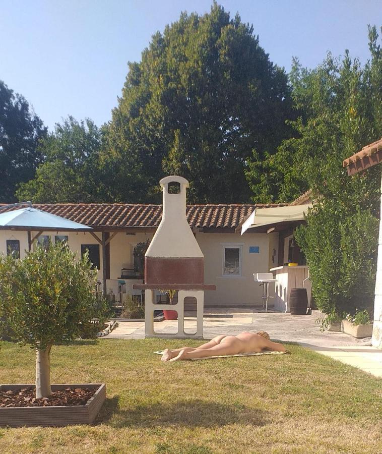Chambre D'Hotes Naturiste Le Jardin Des Hirondelles Blanzaguet-Saint-Cybard Екстериор снимка