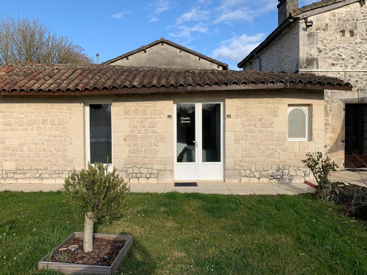 Chambre D'Hotes Naturiste Le Jardin Des Hirondelles Blanzaguet-Saint-Cybard Екстериор снимка