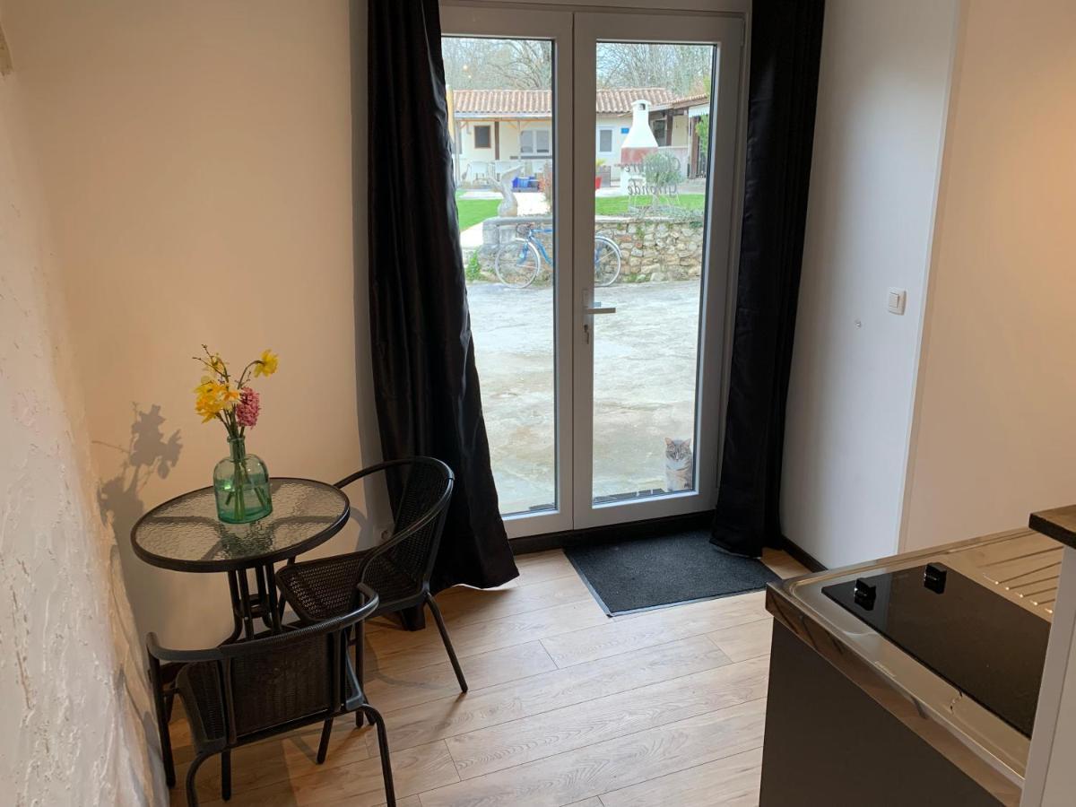Chambre D'Hotes Naturiste Le Jardin Des Hirondelles Blanzaguet-Saint-Cybard Екстериор снимка