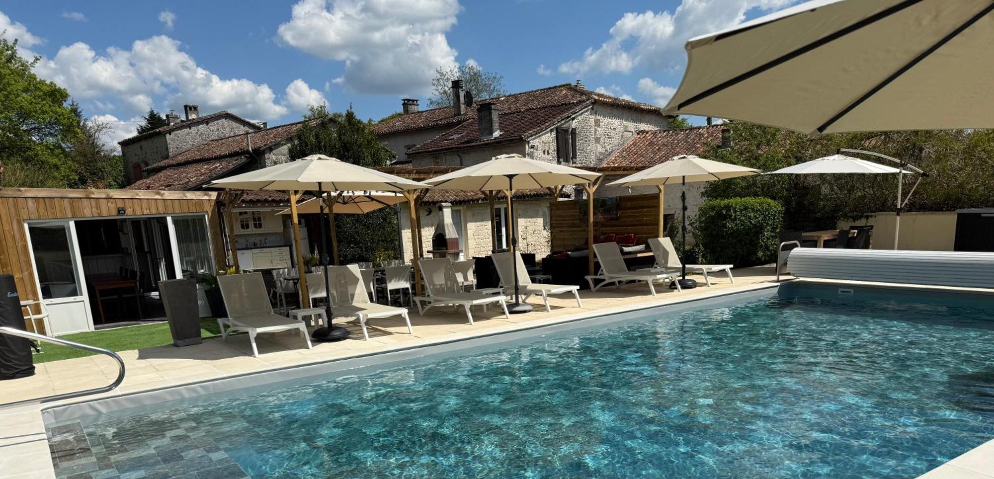 Chambre D'Hotes Naturiste Le Jardin Des Hirondelles Blanzaguet-Saint-Cybard Екстериор снимка