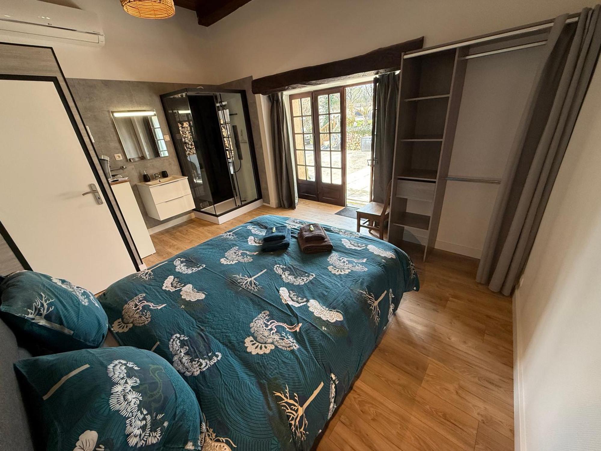 Chambre D'Hotes Naturiste Le Jardin Des Hirondelles Blanzaguet-Saint-Cybard Екстериор снимка
